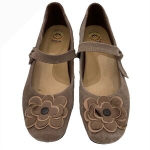Earth Origins Taupe Tan Suede Mary Jane Women 10 Ballet Wedge Flower Coquette